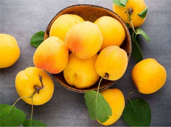 黄桃和水蜜桃的区别有哪些 吃黄桃的注意事项